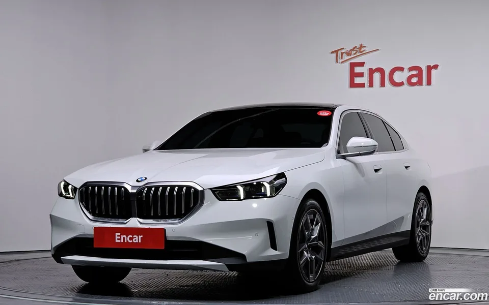 BMW 5 Series 520i 2025 — фото 1, купить с доставкой в Москву