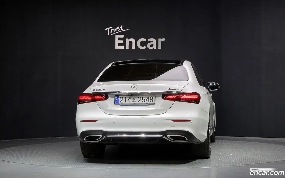 Mercedes-Benz E-Class E220d 4MATIC AMG Line 2023 — миниатюра 4