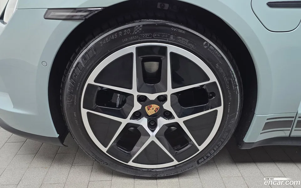 Porsche Taycan 4S 2024 — миниатюра 2
