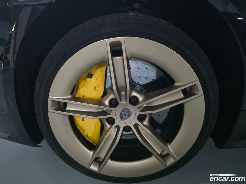 Porsche Taycan S 2025 — миниатюра 2