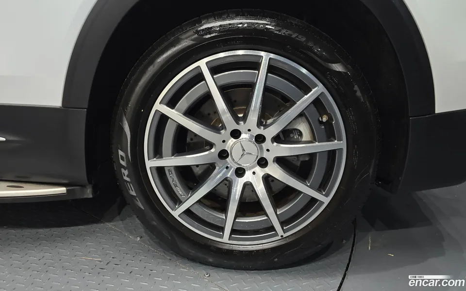 Mercedes-Benz GLB-Class AMG GLB35 4MATIC 2023 — миниатюра 2