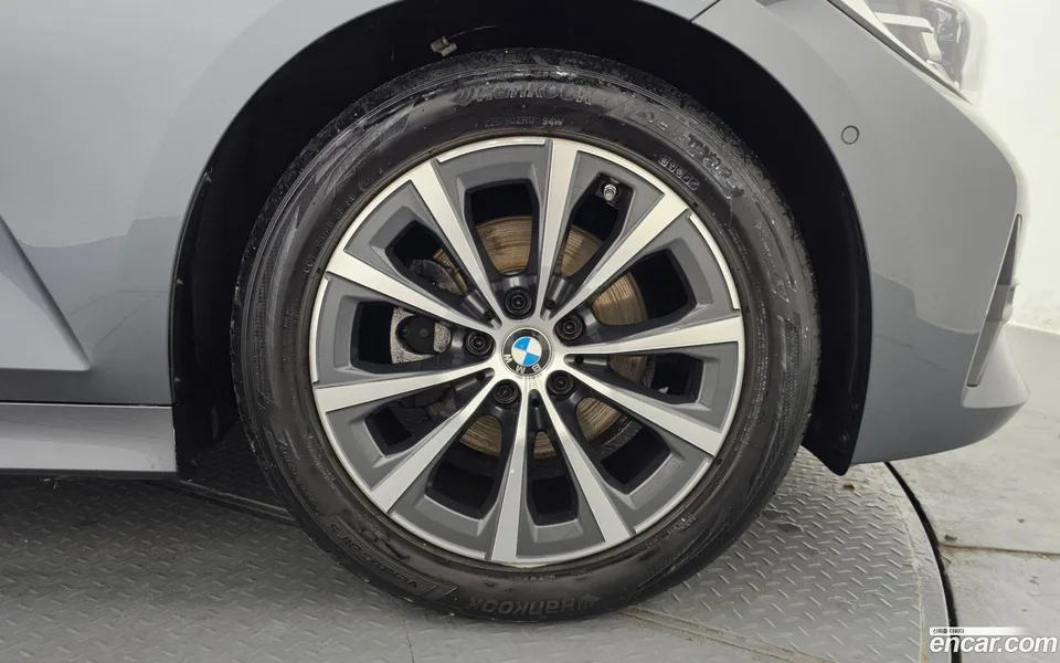 BMW 3 Series 320i 2022 — миниатюра 2