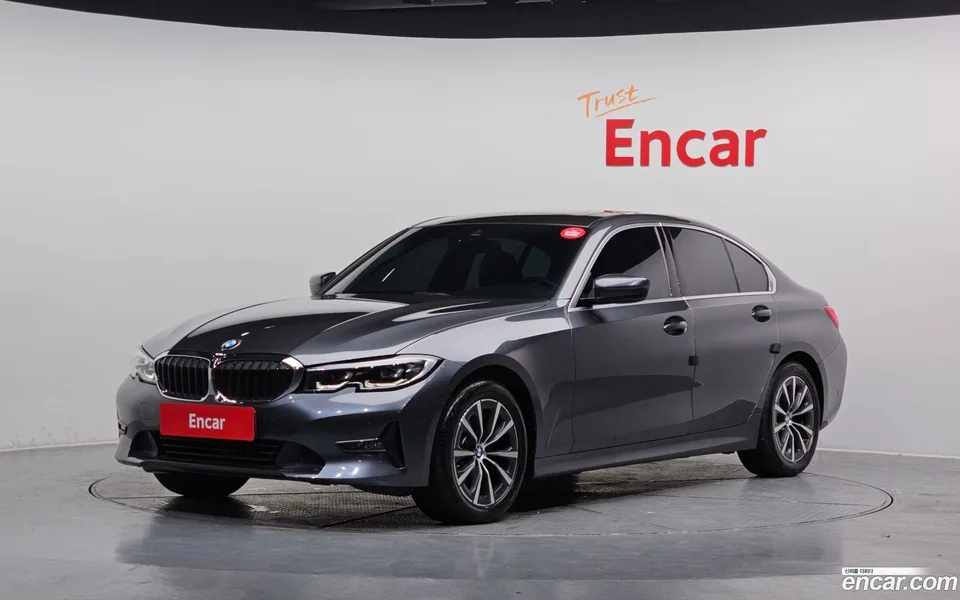 BMW 3 Series 320i 2022 — фото 1, купить с доставкой в Москву
