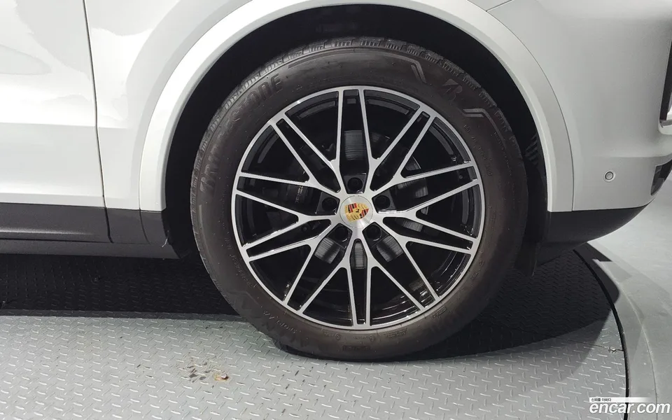 Porsche Cayenne 3.0 2024 — миниатюра 2