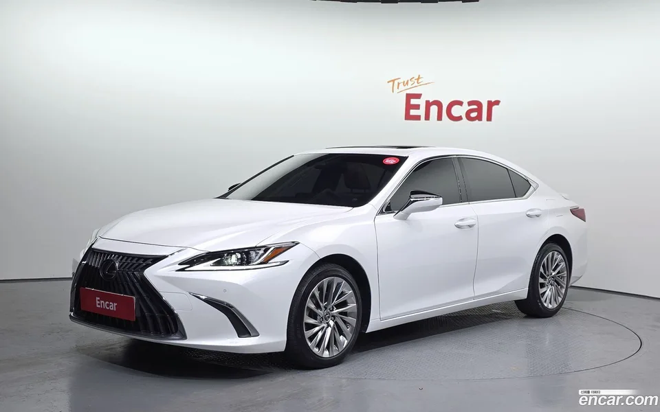 Lexus ES 300h 2022 — фото 1, купить с доставкой в Москву