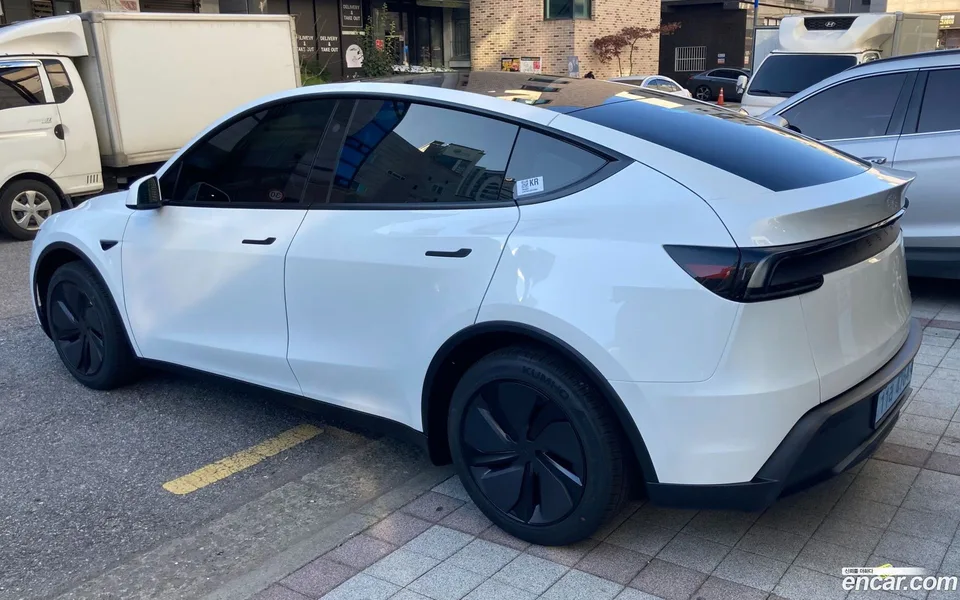 Tesla Model Y RWD 2025 — миниатюра 4