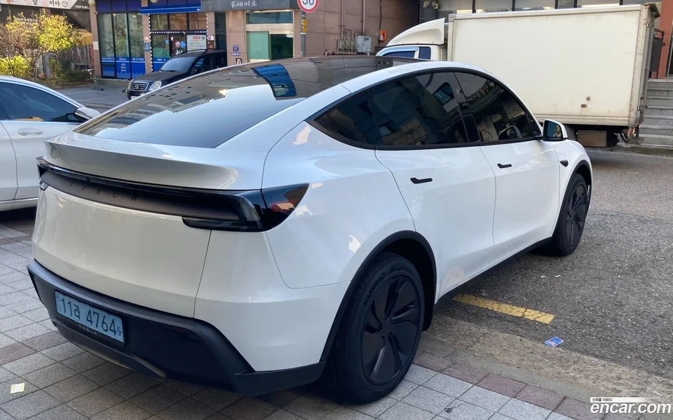 Tesla Model Y RWD 2025 — миниатюра 5