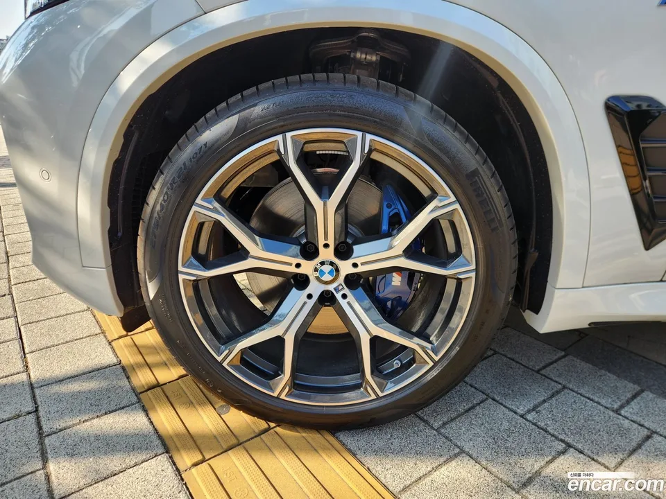 BMW X5 xDrive 40i M 2025 — миниатюра 2