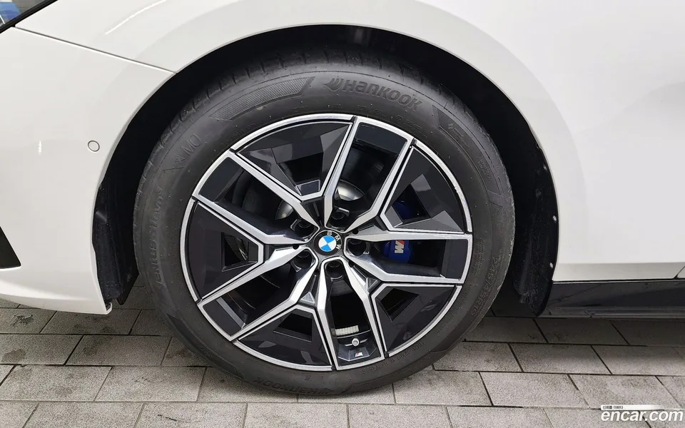 BMW 5 Series 520i M 2024 — миниатюра 2