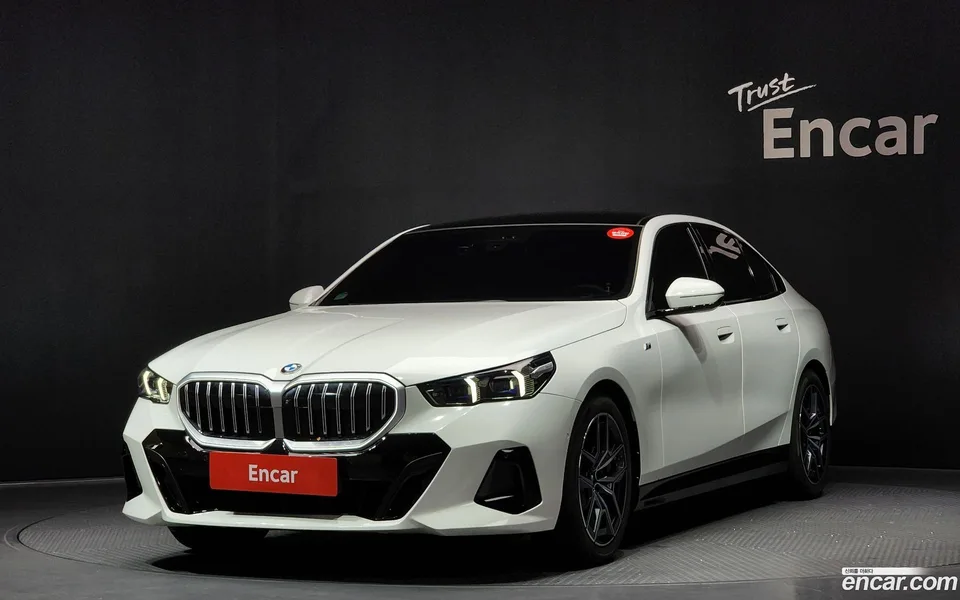 BMW 5 Series 520i M 2024 — фото 1, купить с доставкой в Москву