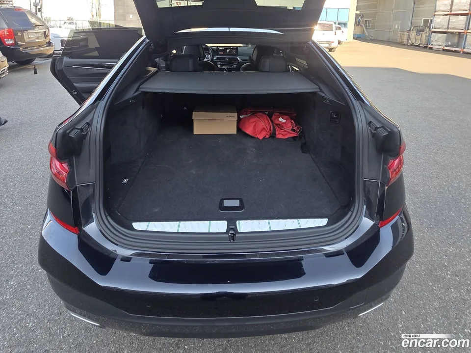 BMW 6 Series GT 630i xDrive M 2024 — миниатюра 2