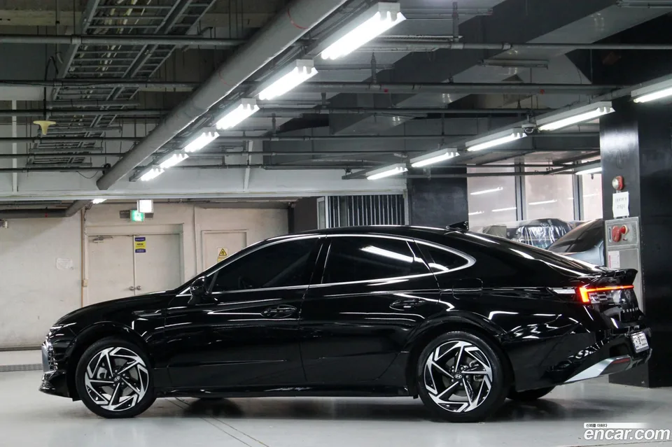 Hyundai Sonata The Edge Hybrid 2023 — миниатюра 4