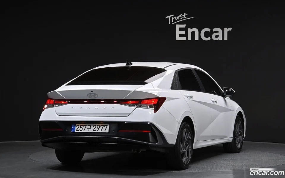 Hyundai Avante CN7 Hybrid 2024 — миниатюра 2