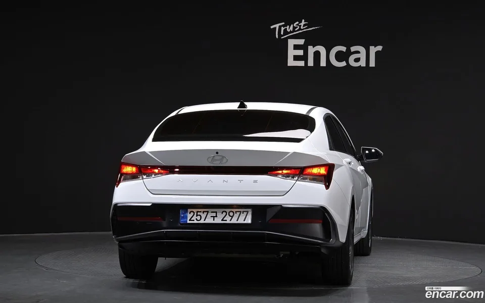 Hyundai Avante CN7 Hybrid 2024 — миниатюра 4
