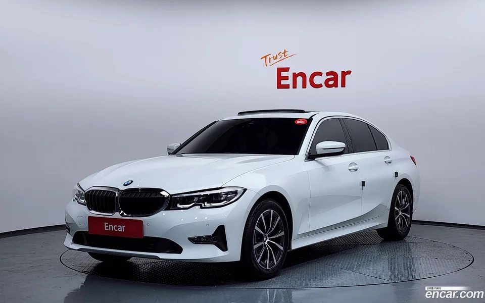 BMW 3 Series 320i 2022 — фото 1, купить с доставкой в Москву