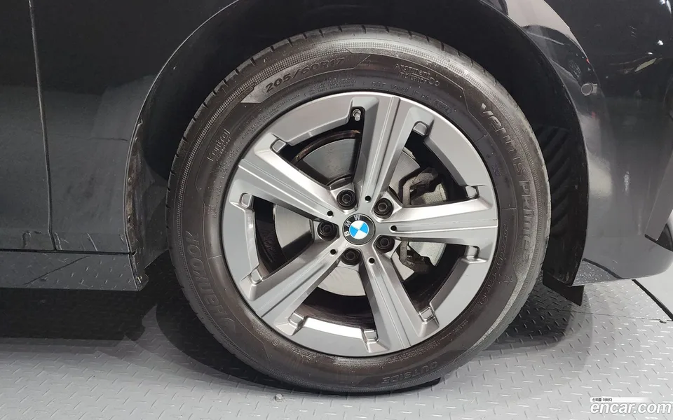 BMW 2 Series Active Tourer 220i 2025 — миниатюра 2
