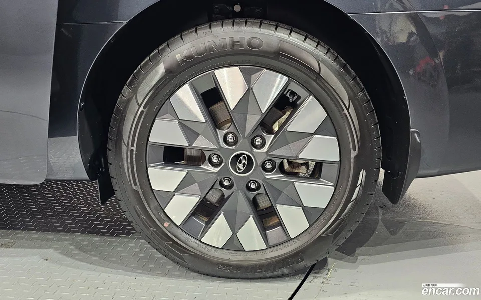 Hyundai Staria 9 2023 — миниатюра 2
