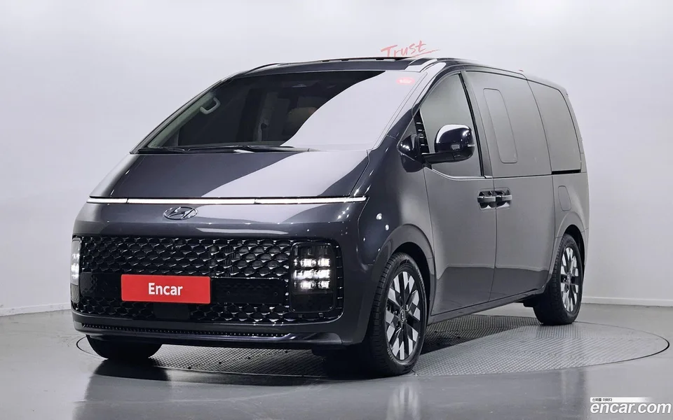 Hyundai Staria 9 2023 — фото 1, купить с доставкой в Москву
