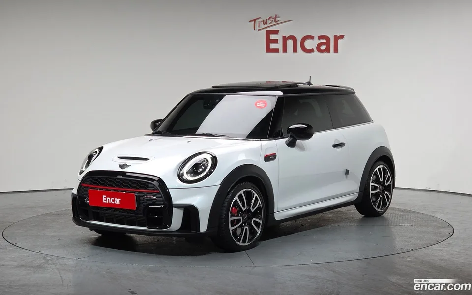 MINI Cooper S JCW 2024 — фото 1, купить с доставкой в Москву