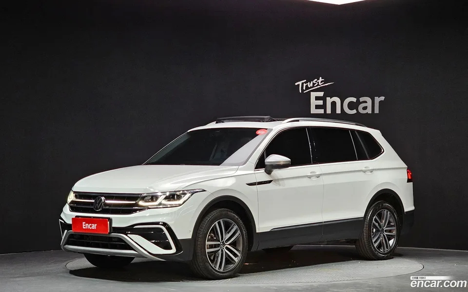 Volkswagen Tiguan Allspace 2.0 TSI 2023 — фото 1, купить с доставкой в Москву