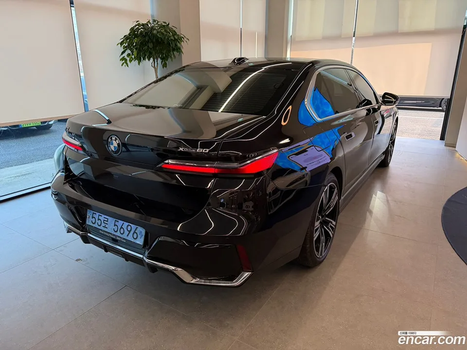 BMW i7 xDrive 60 M 2023 — миниатюра 4