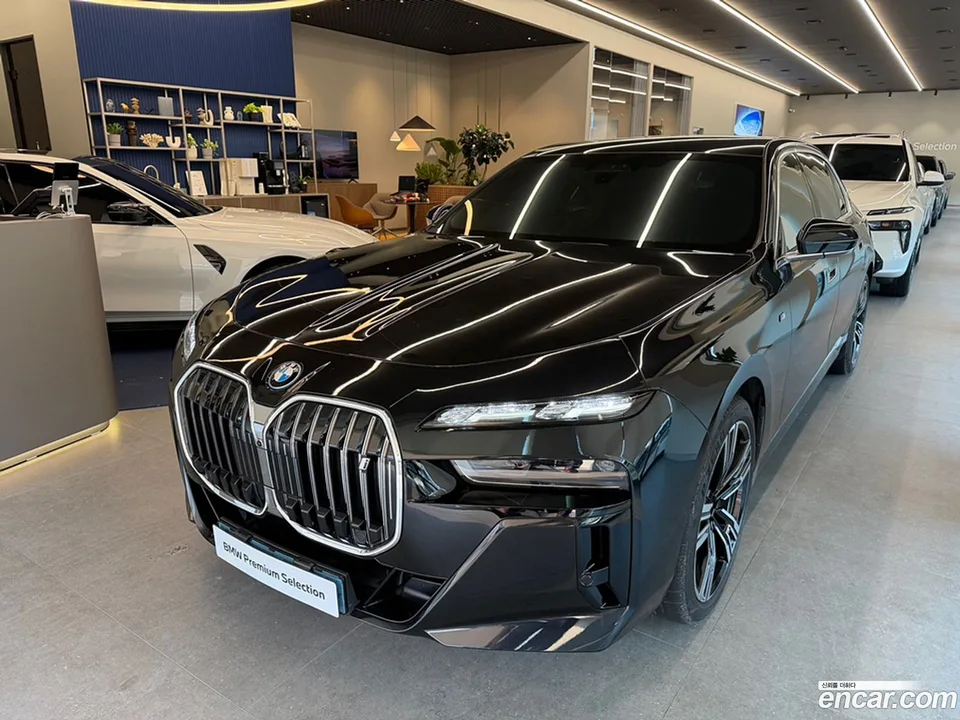 BMW i7 xDrive 60 M 2023 — фото 1, купить с доставкой в Москву