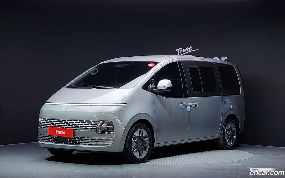 Hyundai Staria 9 2025 — фото 1, купить с доставкой в Москву