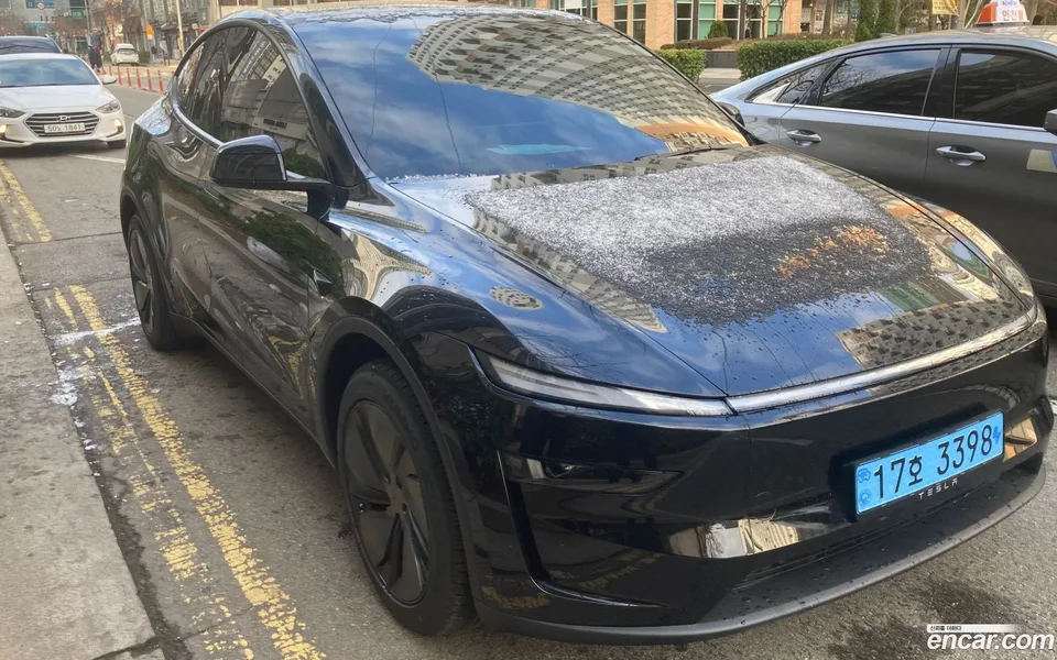 Tesla Model Y RWD 2025 — миниатюра 3