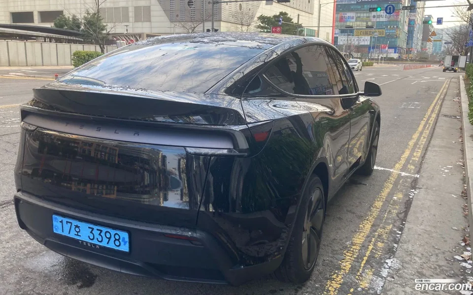 Tesla Model Y RWD 2025 — миниатюра 5