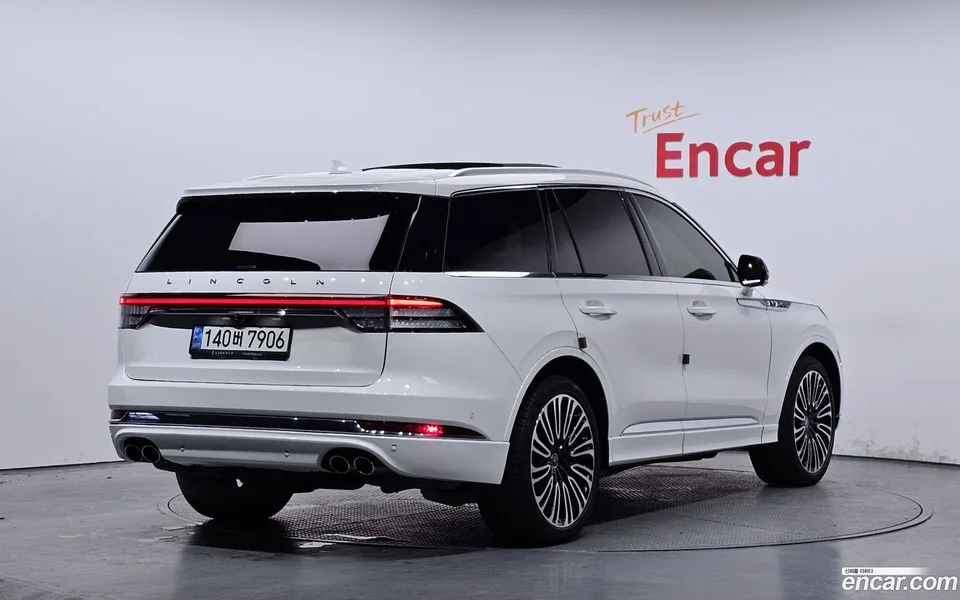 Lincoln Aviator 3.0 AWD 2023 — фото 1, купить с доставкой в Москву