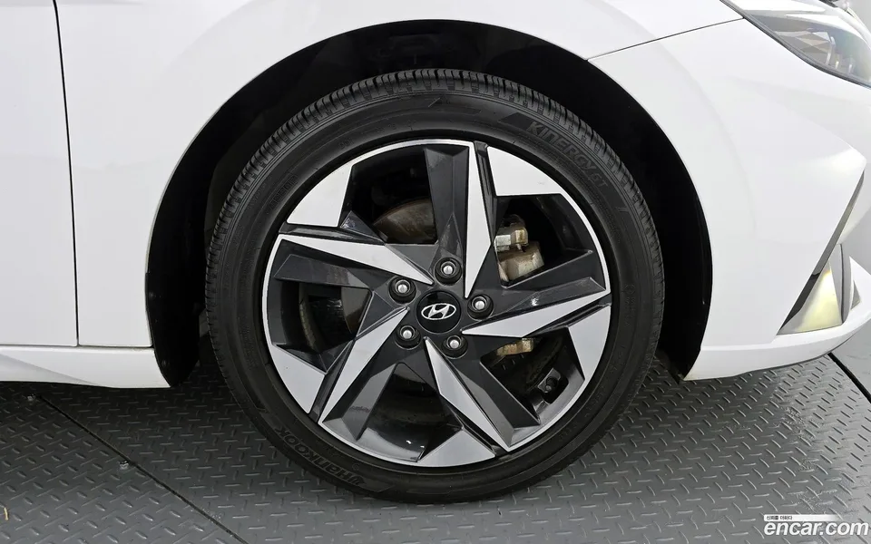 Hyundai Avante 1.6 2023 — миниатюра 2
