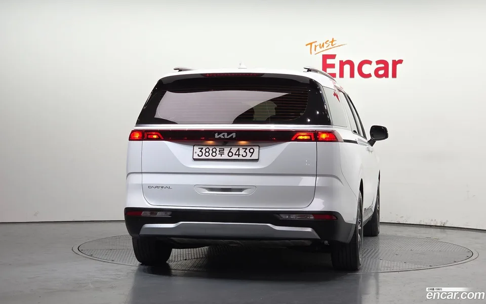 Kia Carnival 9 2023 — thumbnail 4