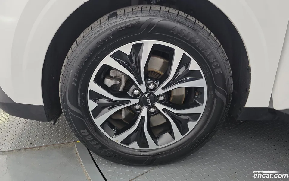 Kia Carnival 9 2023 — thumbnail 5
