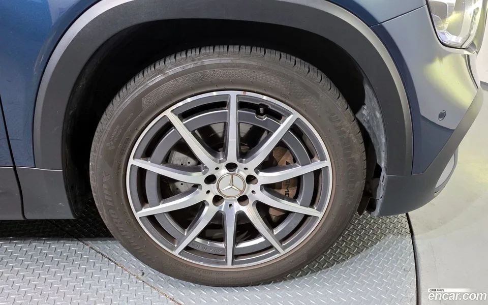 Mercedes-Benz GLB-Class AMG GLB35 4MATIC 2022 — миниатюра 5