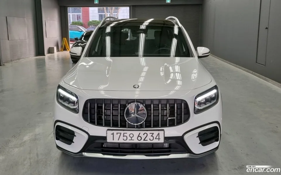 Mercedes-Benz GLB-Class AMG GLB35 4MATIC 2025 — миниатюра 3