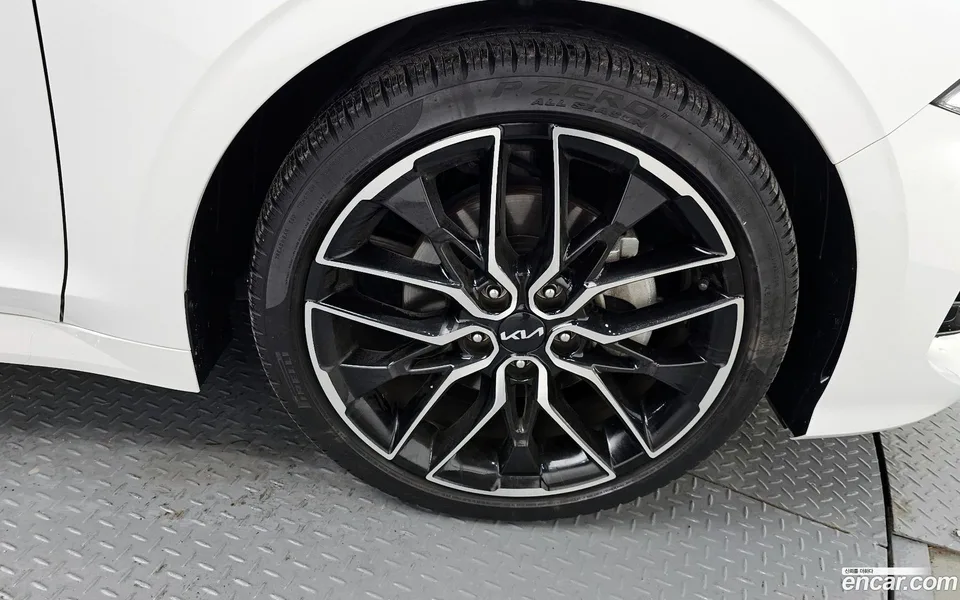 Kia K5 1.6 2023 — миниатюра 2