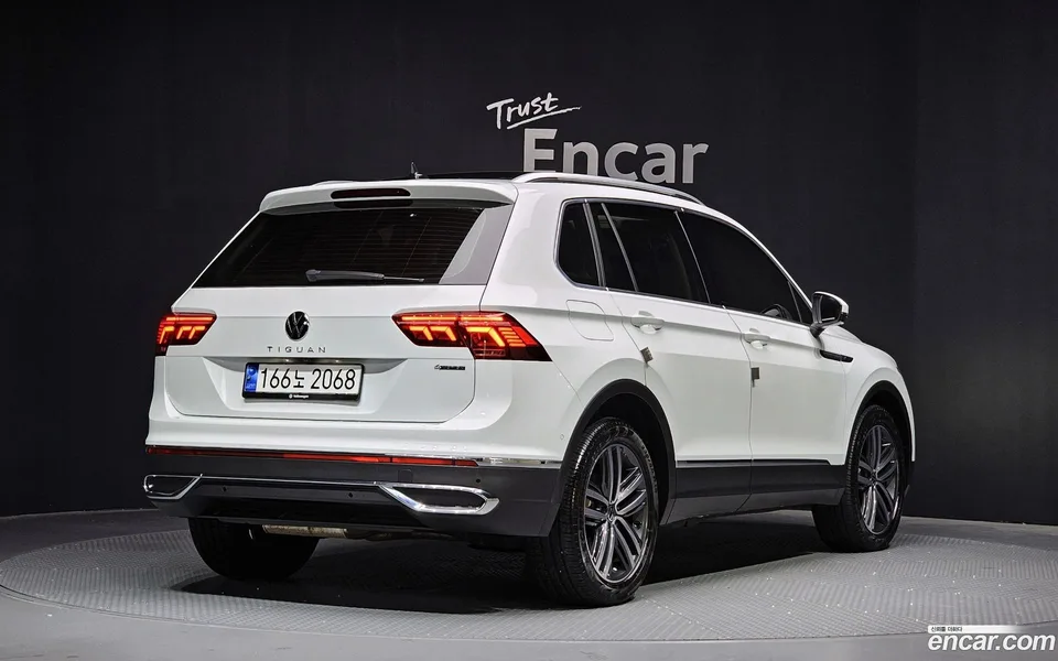 Volkswagen Tiguan 2.0 TDI 4 2023 — миниатюра 2