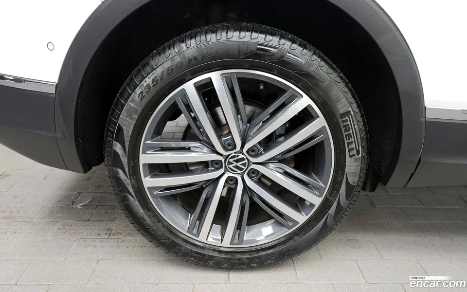 Volkswagen Tiguan 2.0 TDI 4 2023 — миниатюра 5
