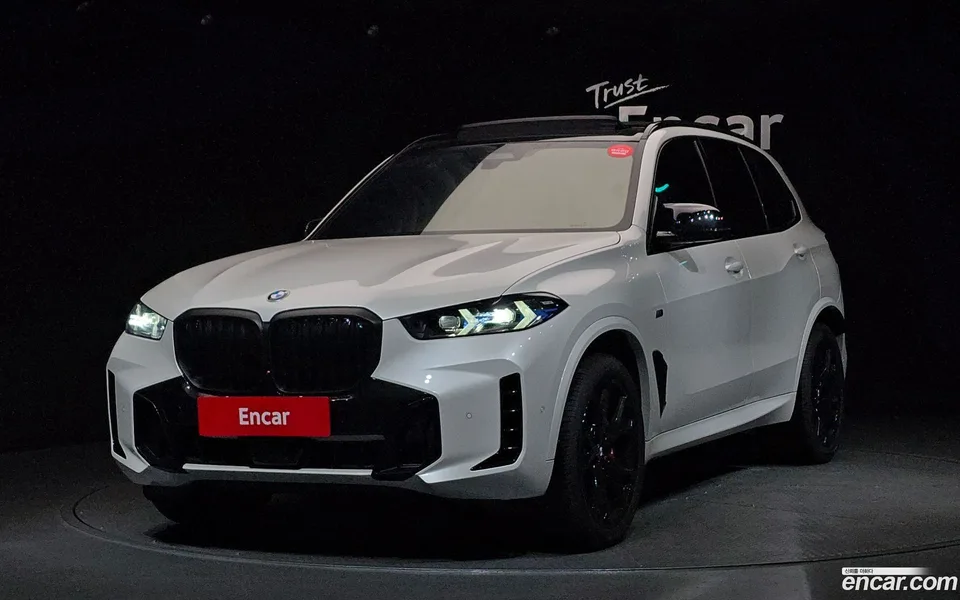 BMW X5 xDrive 40i M 2025 — фото 1, купить с доставкой в Москву