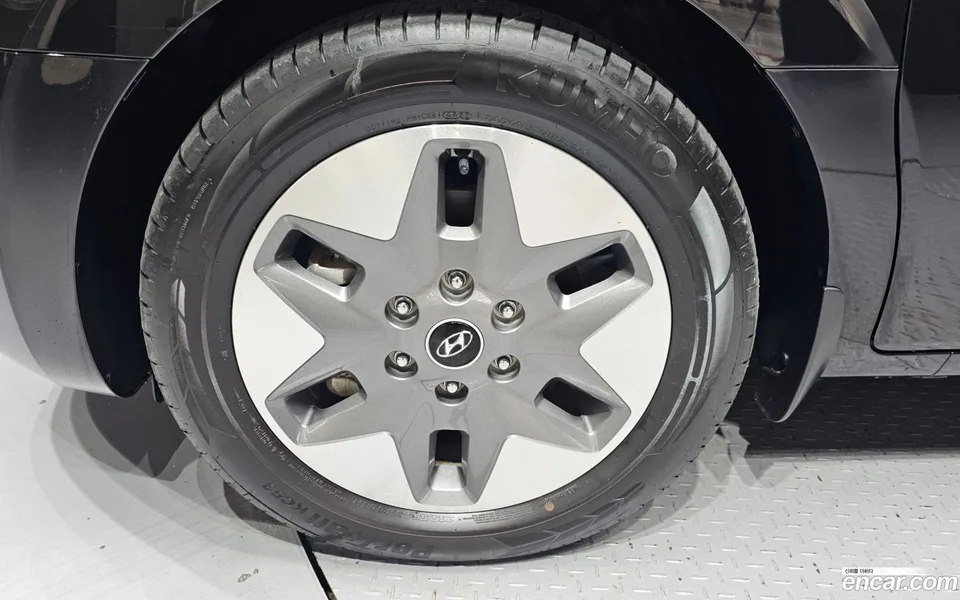 Hyundai Staria 11 2022 — миниатюра 2