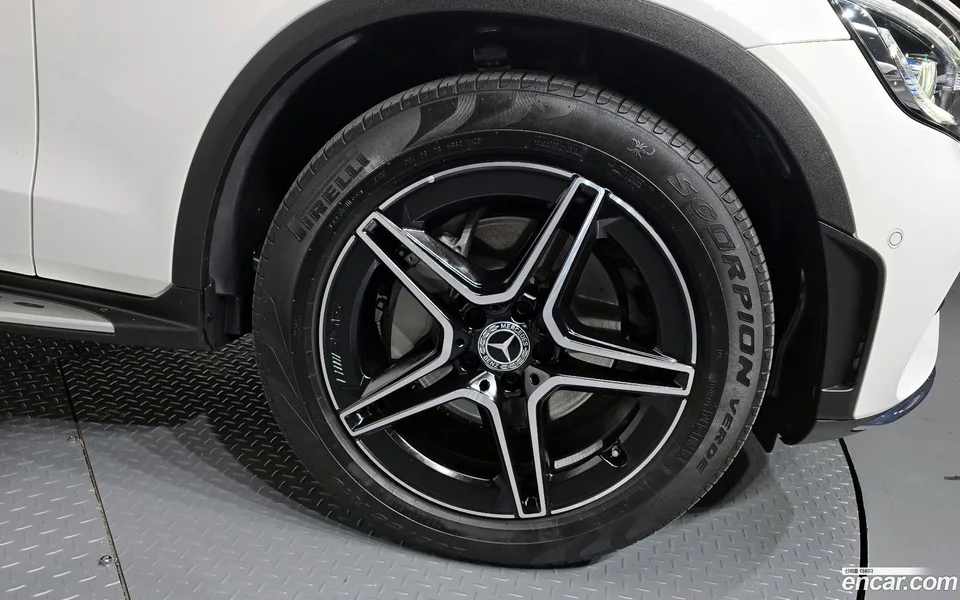 Mercedes-Benz GLC-Class GLC300 4MATIC 2023 — миниатюра 5
