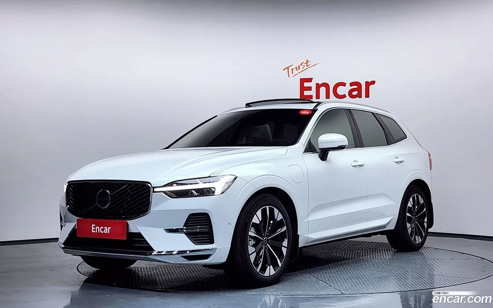 Volvo XC60 T8 2025 — фото 1, купить с доставкой в Москву