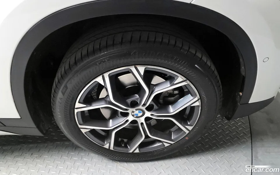 BMW X1 xDrive 20i xLine 2022 — миниатюра 2