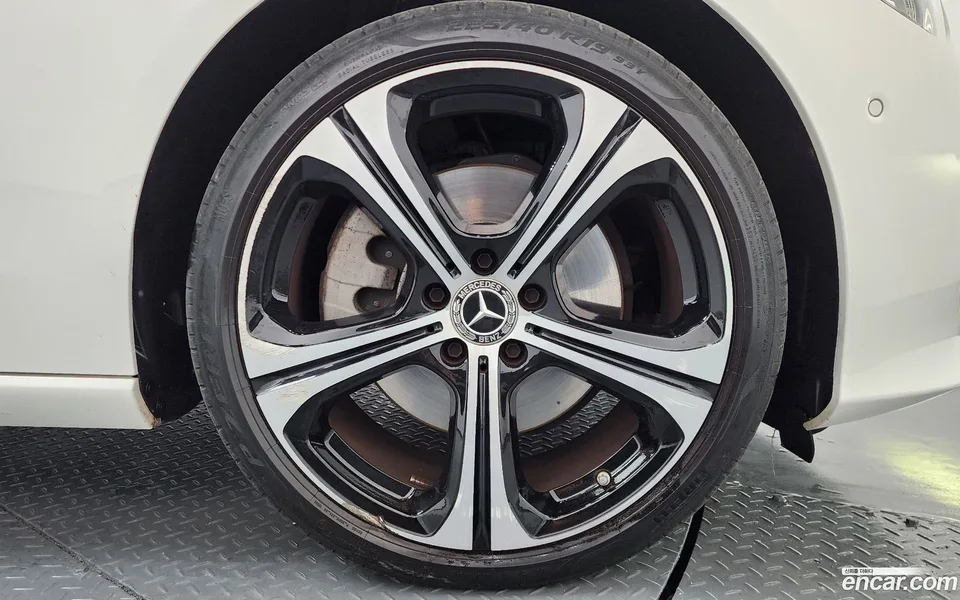 Mercedes-Benz C-Class C300 4MATIC 2023 — миниатюра 2