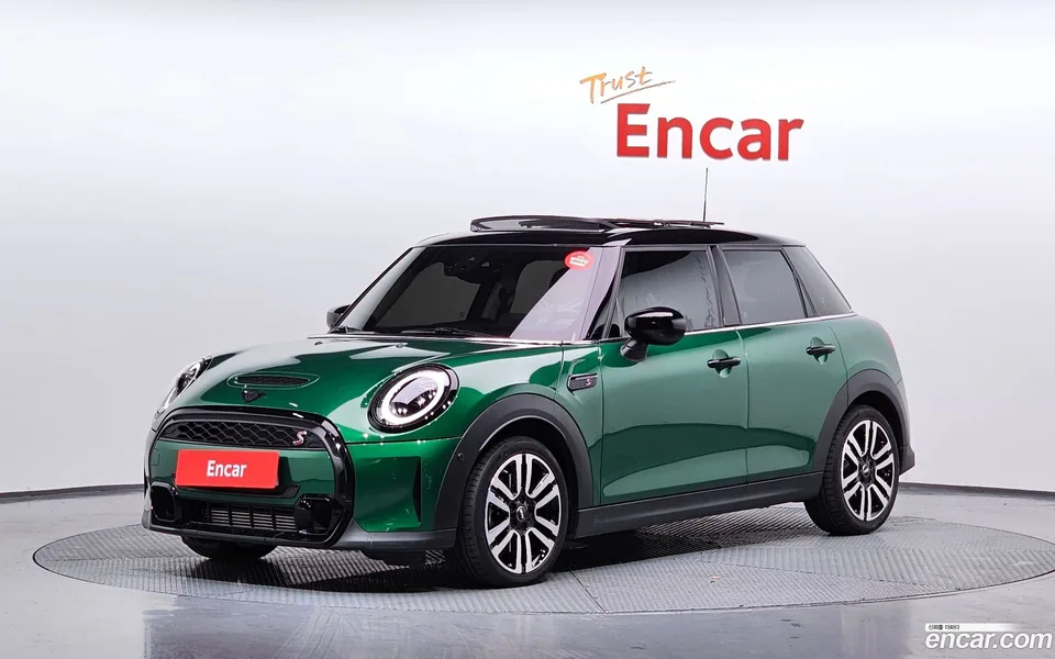 MINI Cooper S 5 2024 — фото 1, купить с доставкой в Москву