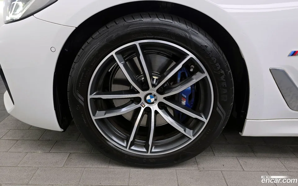 BMW 5 Series 520i M 2023 — миниатюра 5