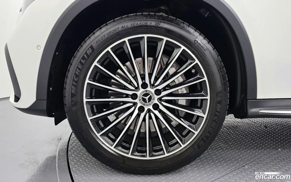 Mercedes-Benz GLC-Class GLC300 4MATIC AMG Line 2023 — миниатюра 5