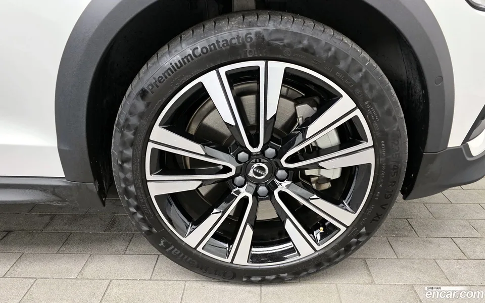 Volvo V60 Cross Country B5 AWD 2022 — миниатюра 2