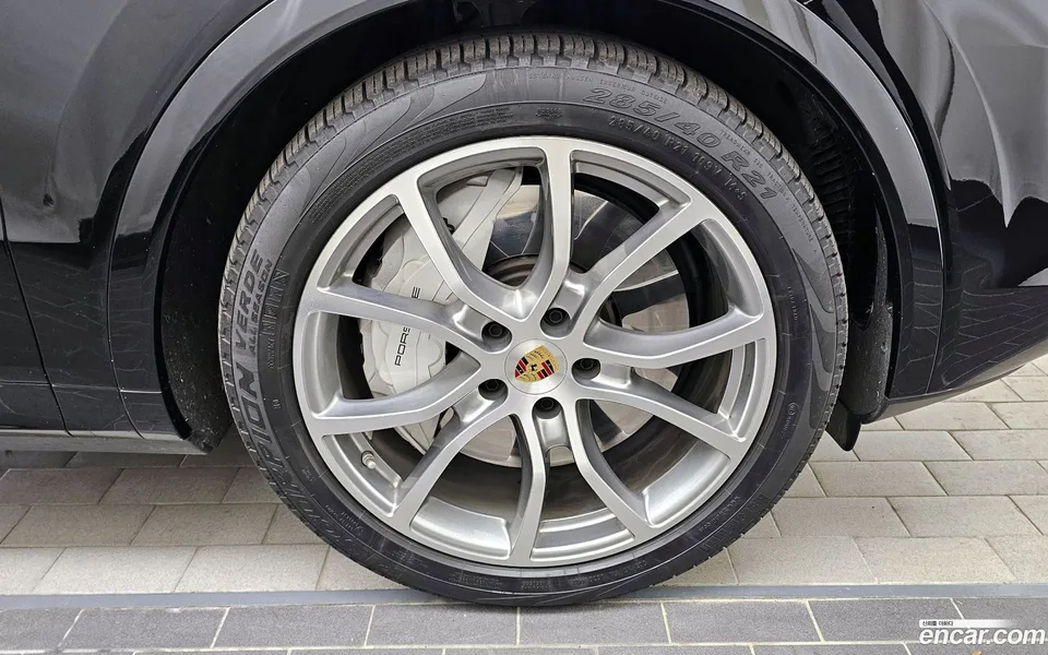 Porsche Cayenne 4.0 2023 — миниатюра 2