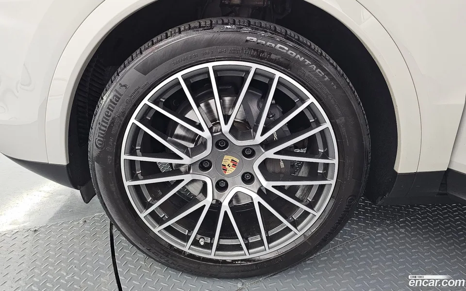 Porsche Cayenne 3.0 2023 — миниатюра 2